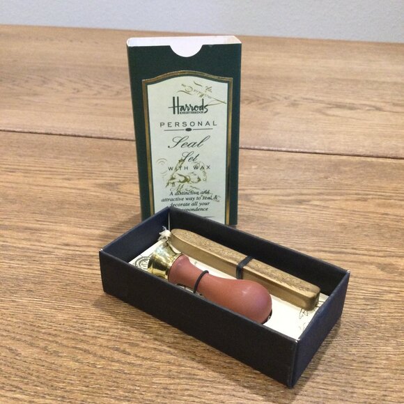 NEW Stuart Houghton Personal Seal Kit Letter 'V' With Deep Red Wax - Picture 2 of 7